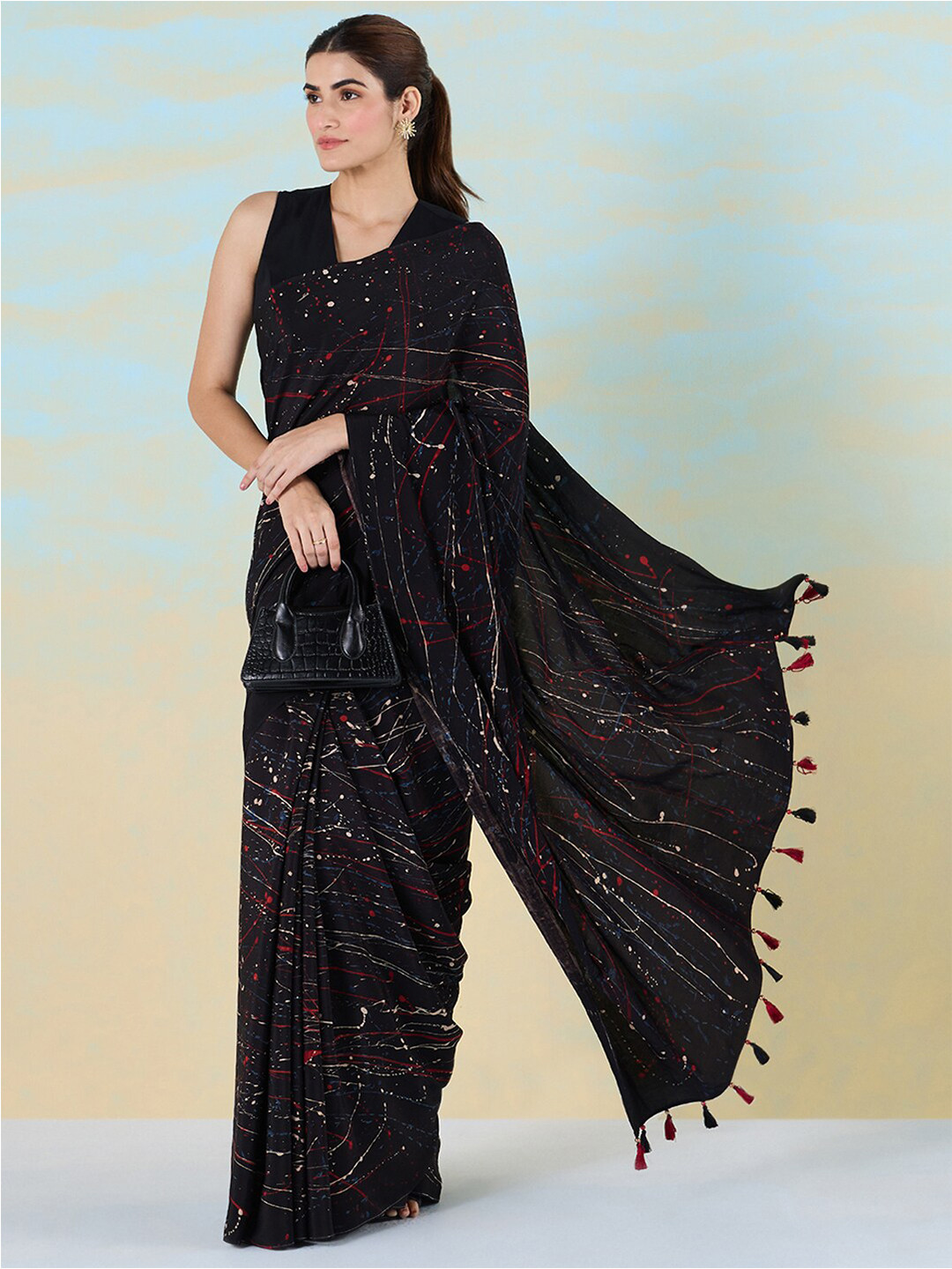 

navyasa by liva Abstract Printed Liva Saree, Black