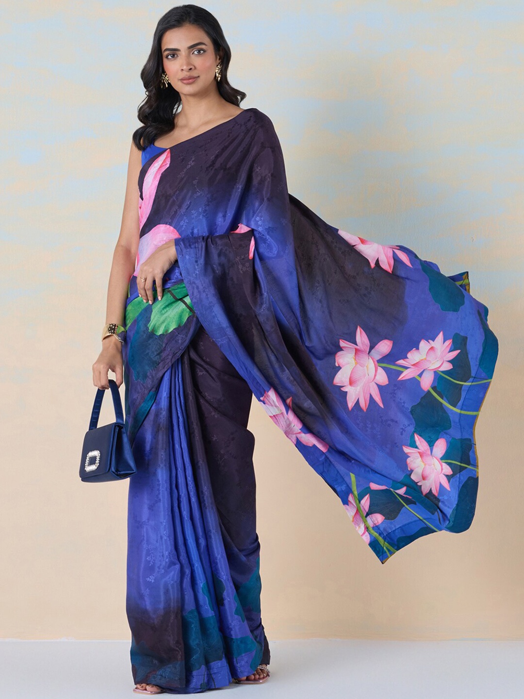 

navyasa by liva Floral Printed Liva Saree, Blue