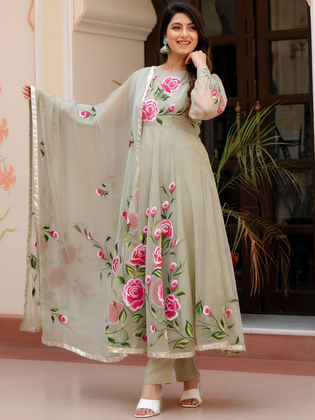 

Rangeelo Women Floral Printed Round Neck Puffed Sleeves Kurta with Trousers & With Dupatta, Green