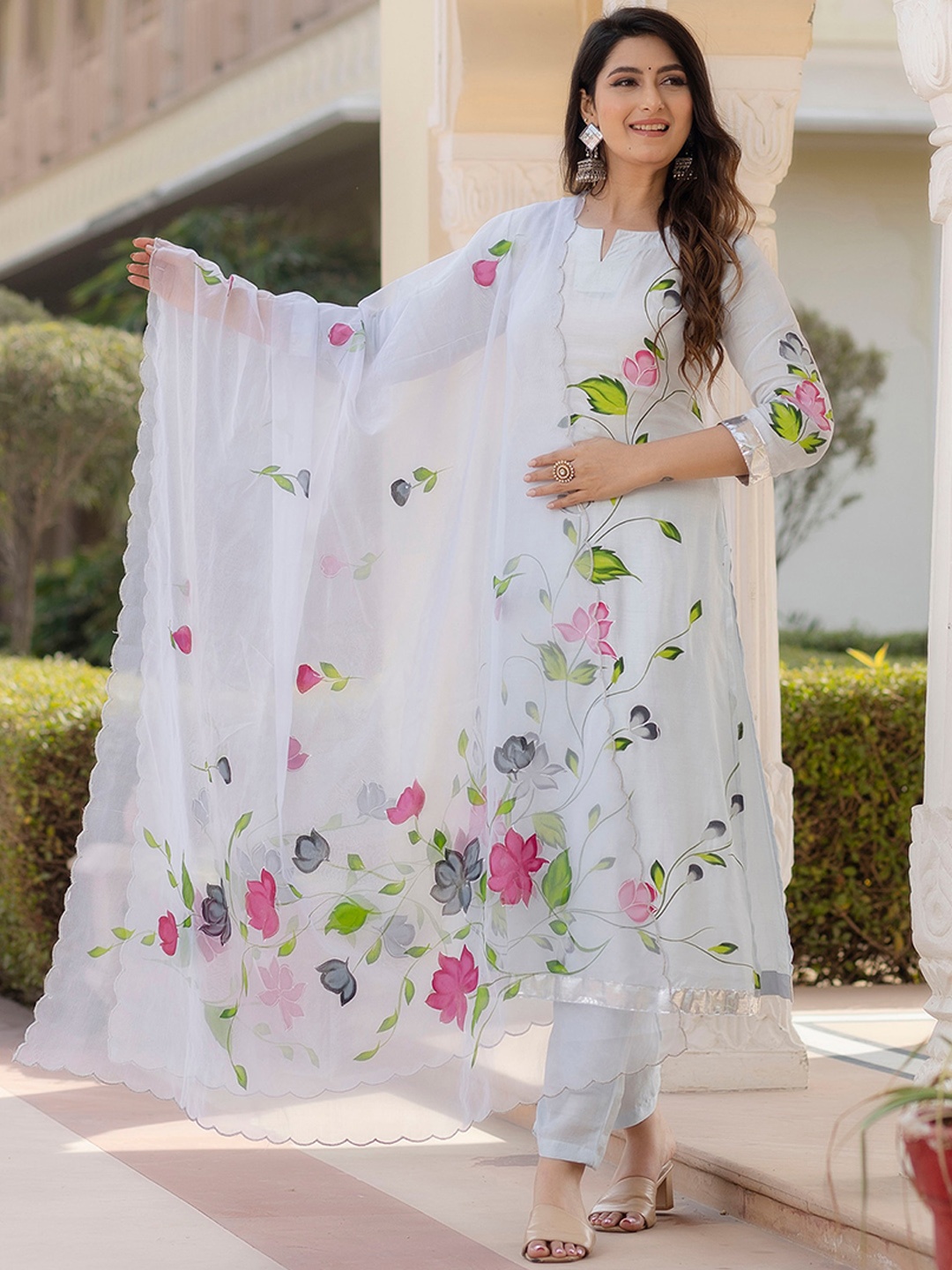 

Rangeelo Floral Printed Round Neck Long Sleeves Gotta Patti Kurta Set, White