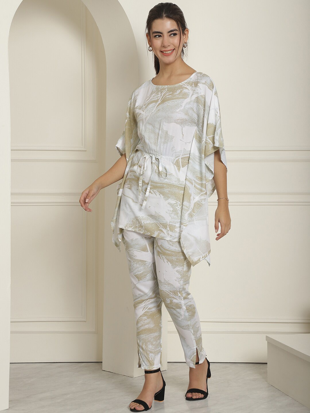 

Indian Needle Tie & Dye Dyed Tie Up Kaftan With Trouser, White