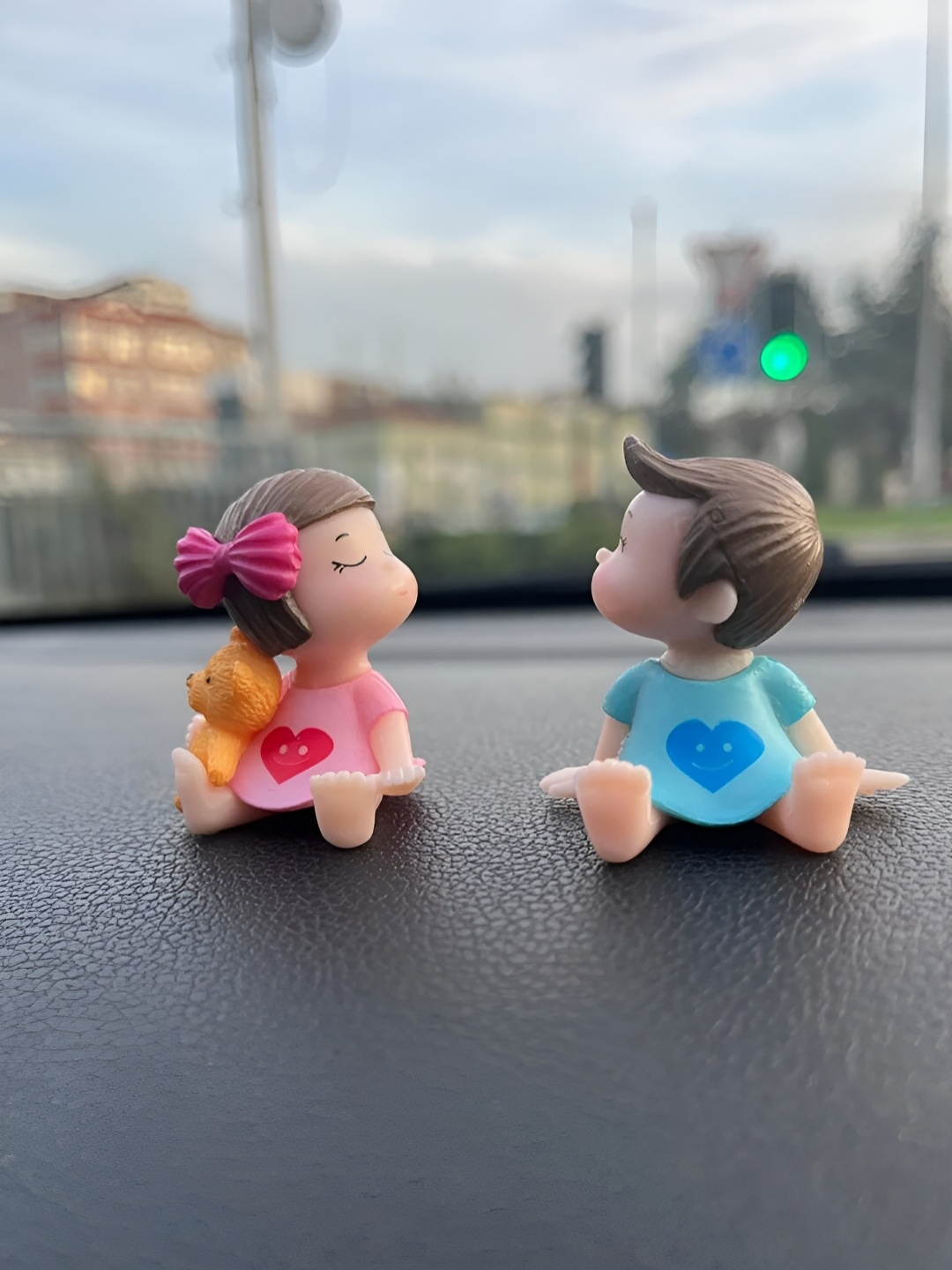 

CraftVatika Pink and Blue Regular Figurine Showpiece
