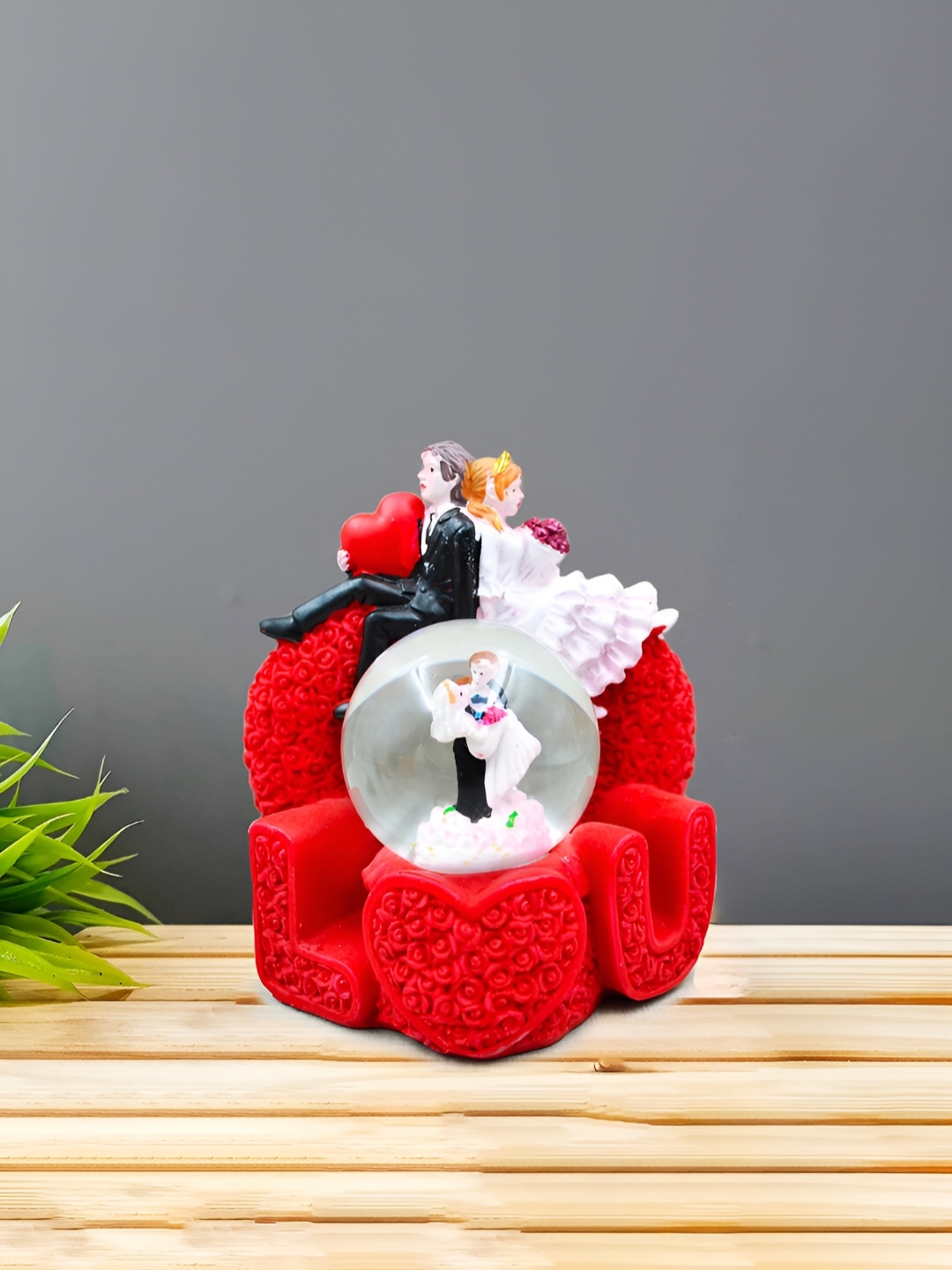

CraftVatika Red and White Small Figurine Showpiece