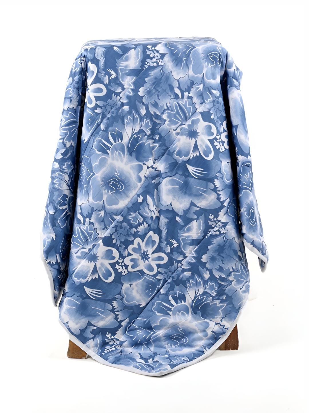 

Moms Home Blue & White Floral Cotton Baby AC Room 300 GSM Single Bed Quilt