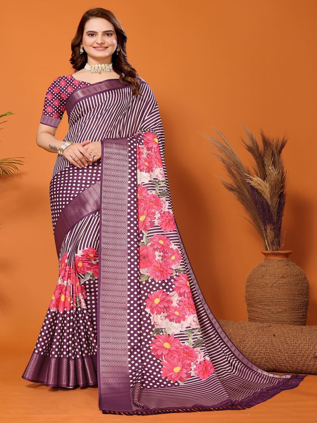 

ARYZE Floral Printed Woven Design Zari Saree, Magenta
