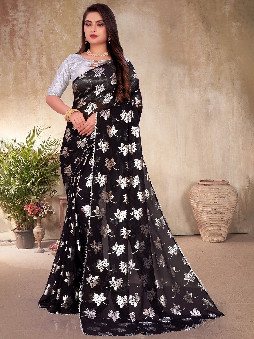

REDFISH Floral Pure Georgette Saree, Black