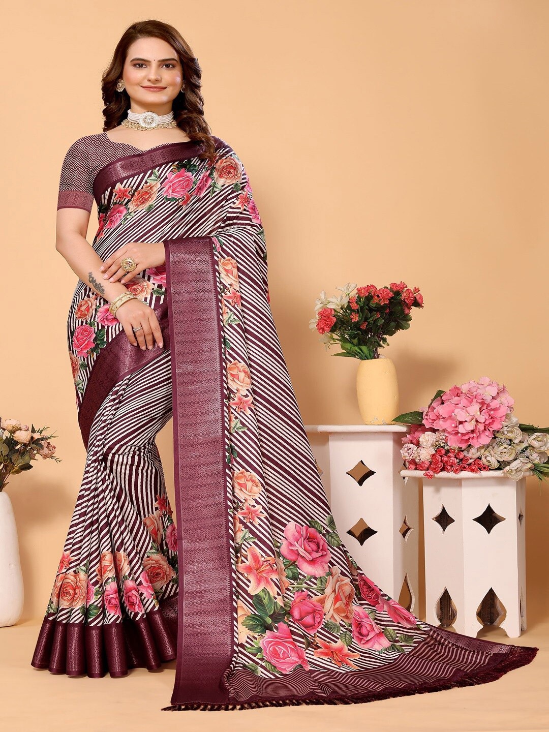 

ARYZE Floral Printed Woven Design Zari Saree, Brown