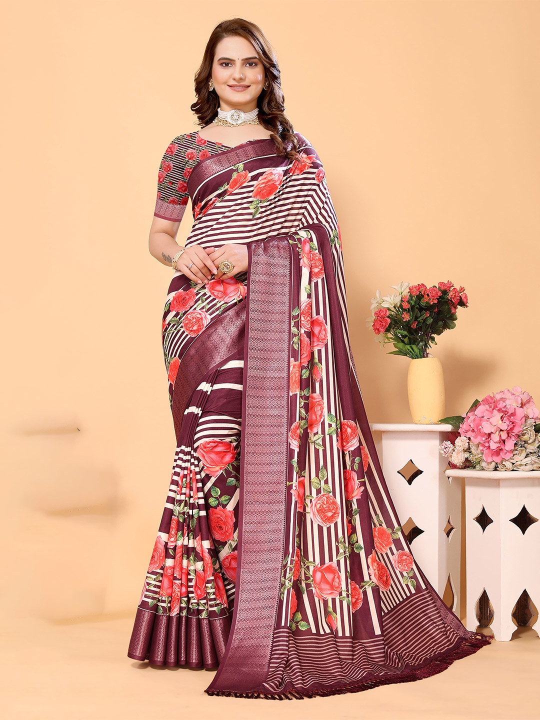 

ARYZE Floral Printed Woven Design Zari Saree, Maroon