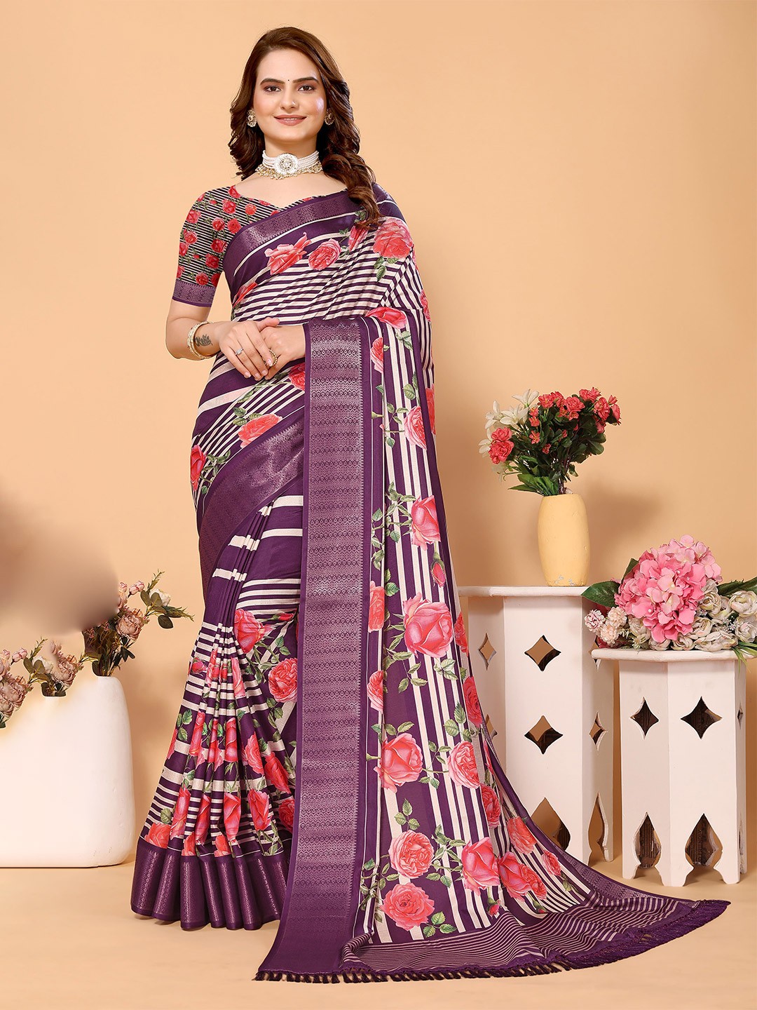 

ARYZE Floral Woven Design Zari Saree, Purple