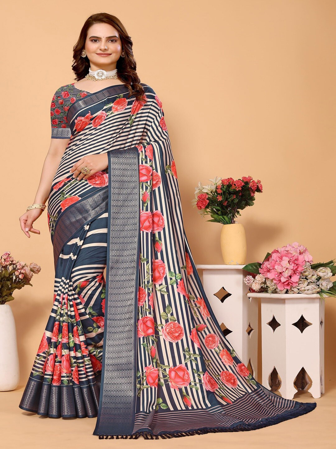 

ARYZE Floral Printed Woven Design Zari Saree, Blue