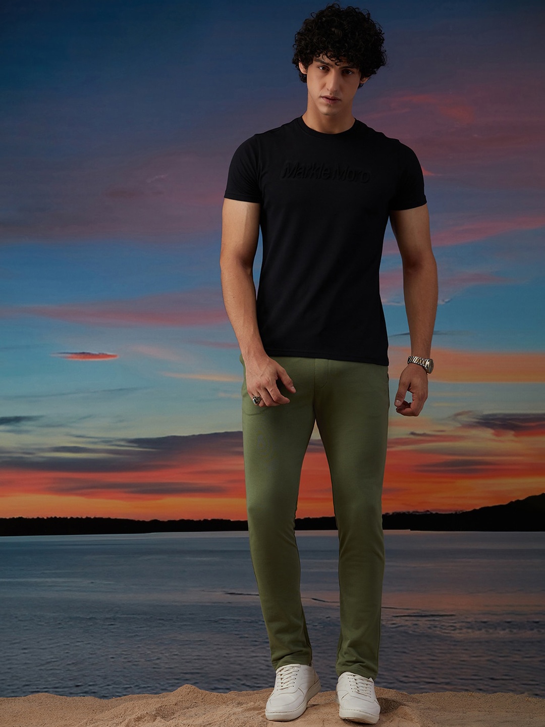 

Markle Moro Men Travel Features Slim Fit High-Rise Cotton Trousers, Green
