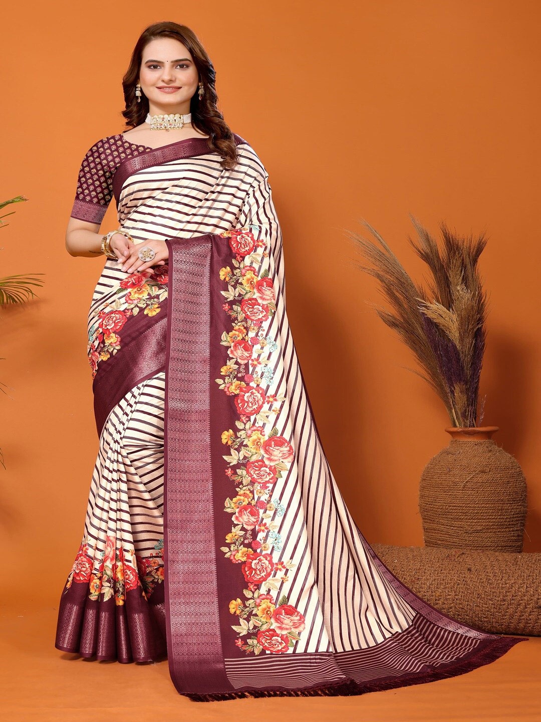 

ARYZE Floral Printed Woven Design Zari Saree, Burgundy