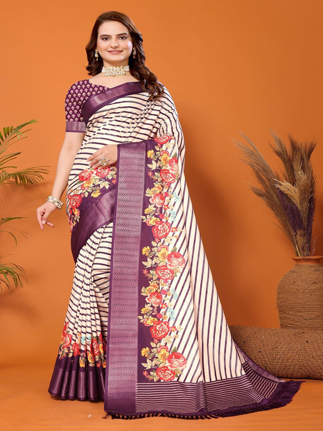 

ARYZE Floral Printed Woven Design Zari Saree, Purple