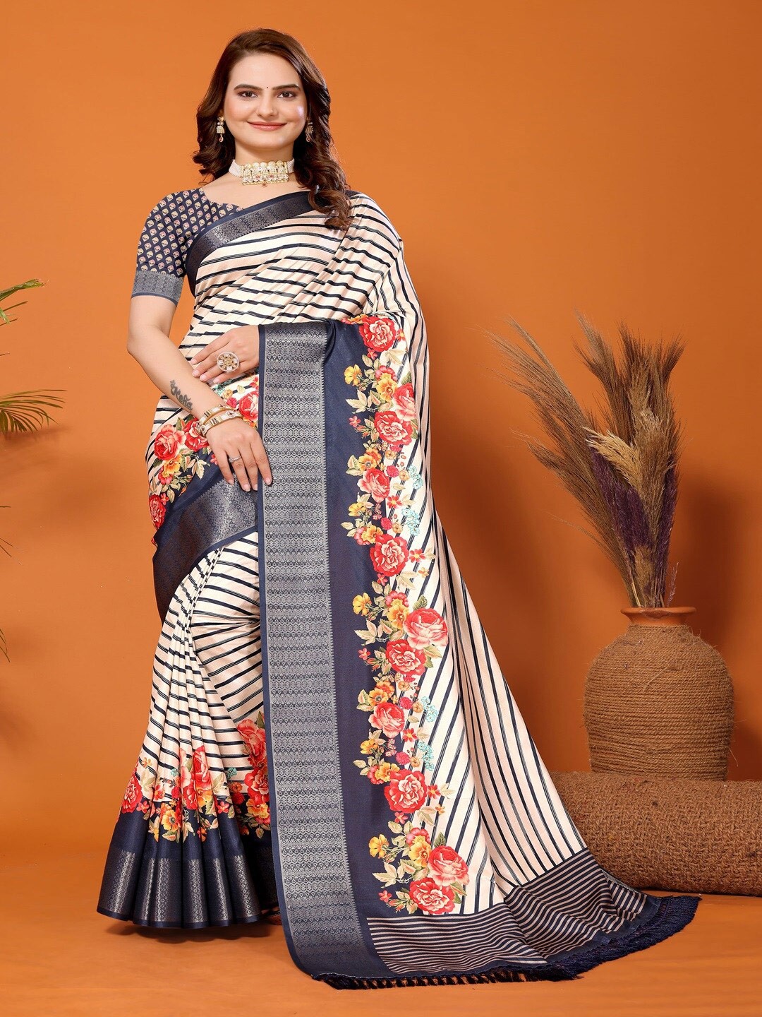 

ARYZE Floral Printed Zari Saree, Blue