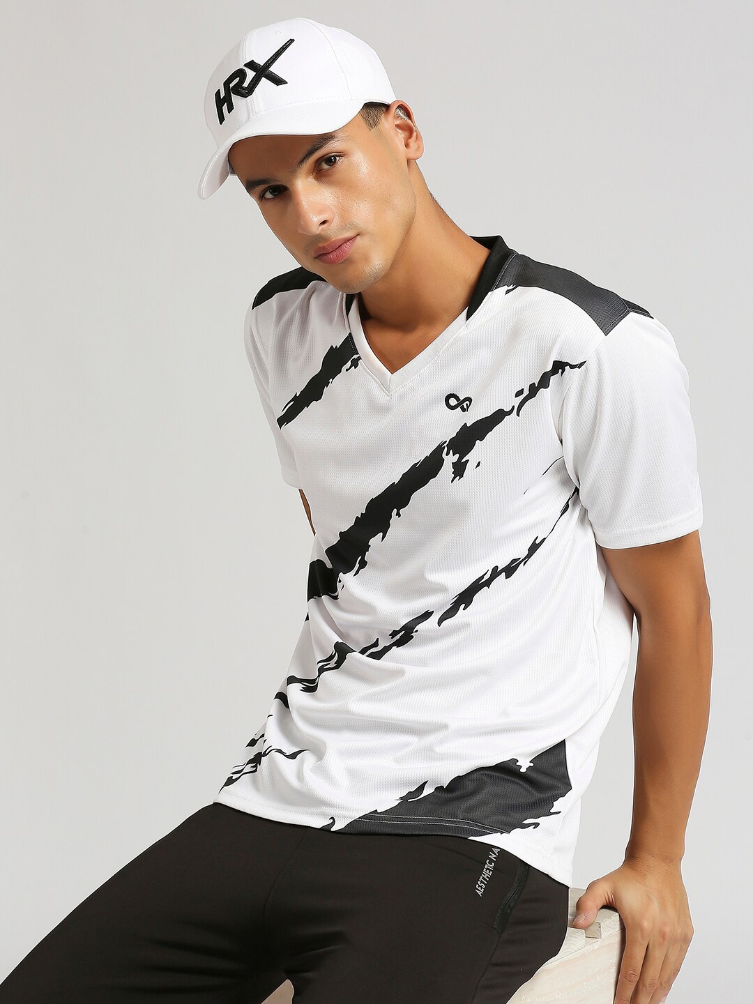

HRX by Hrithik Roshan White Men Embroidered Cotton Baseball Cap