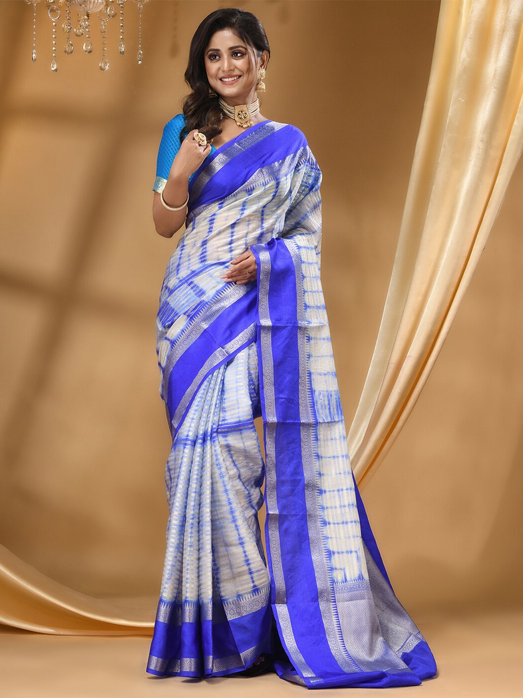 

HOUSE OF BEGUM Geometric Woven Design Zari Banarasi Saree, Blue