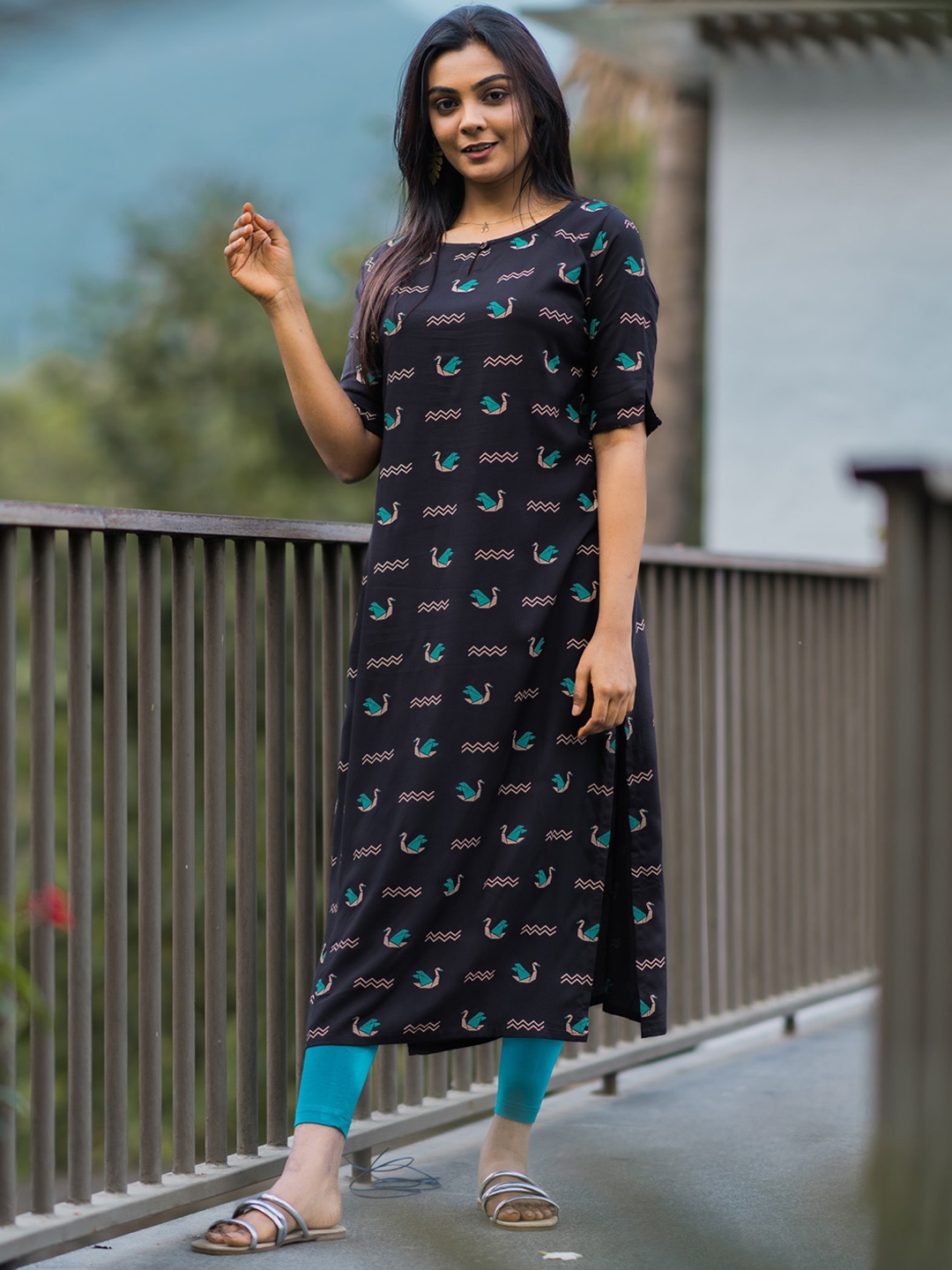 

HAY Geometric Printed Keyhole Neck Liva Straight Kurta, Grey