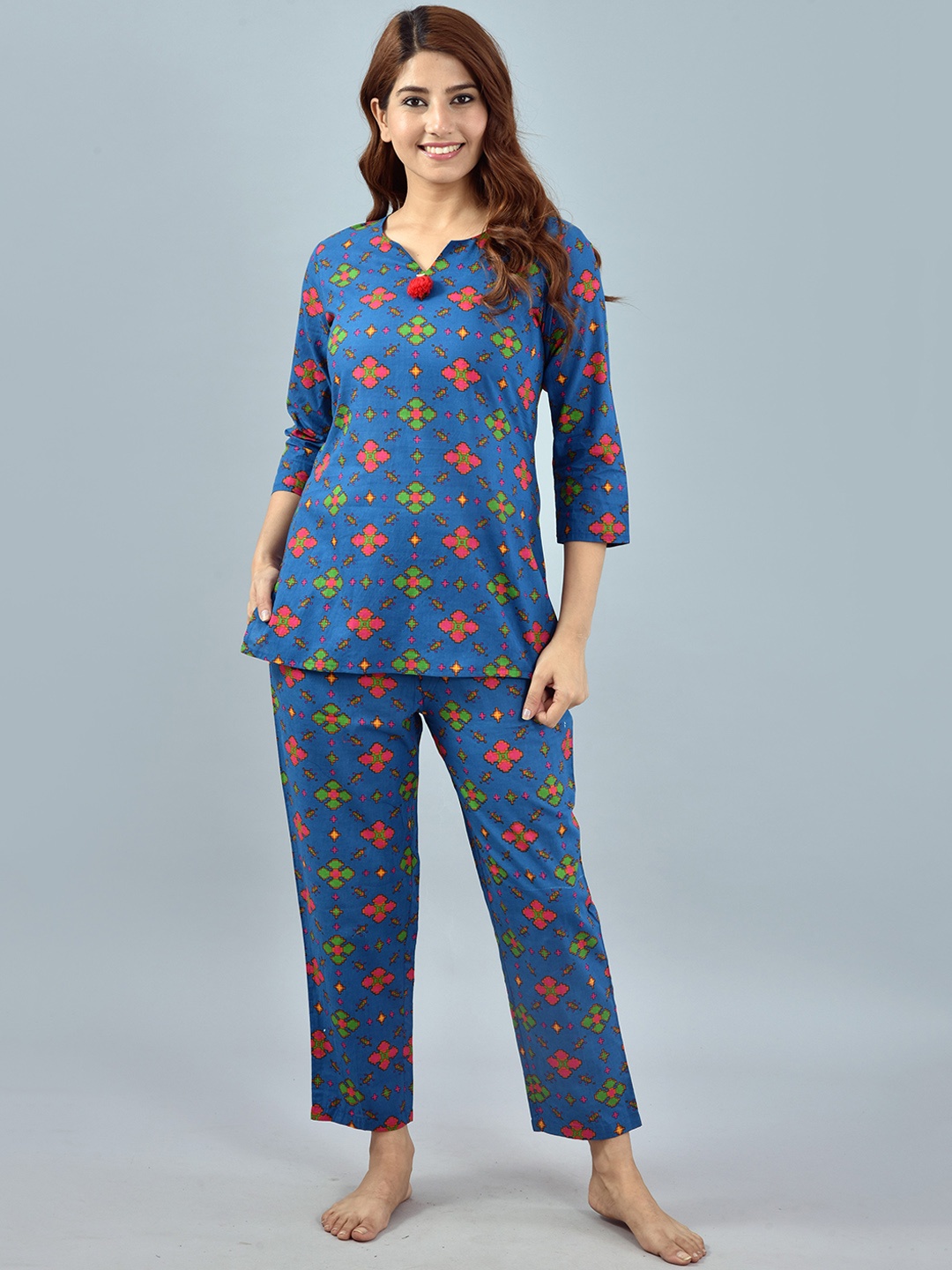 

AAYUMI Floral Printed Regular Kurta With Pyjamas, Blue