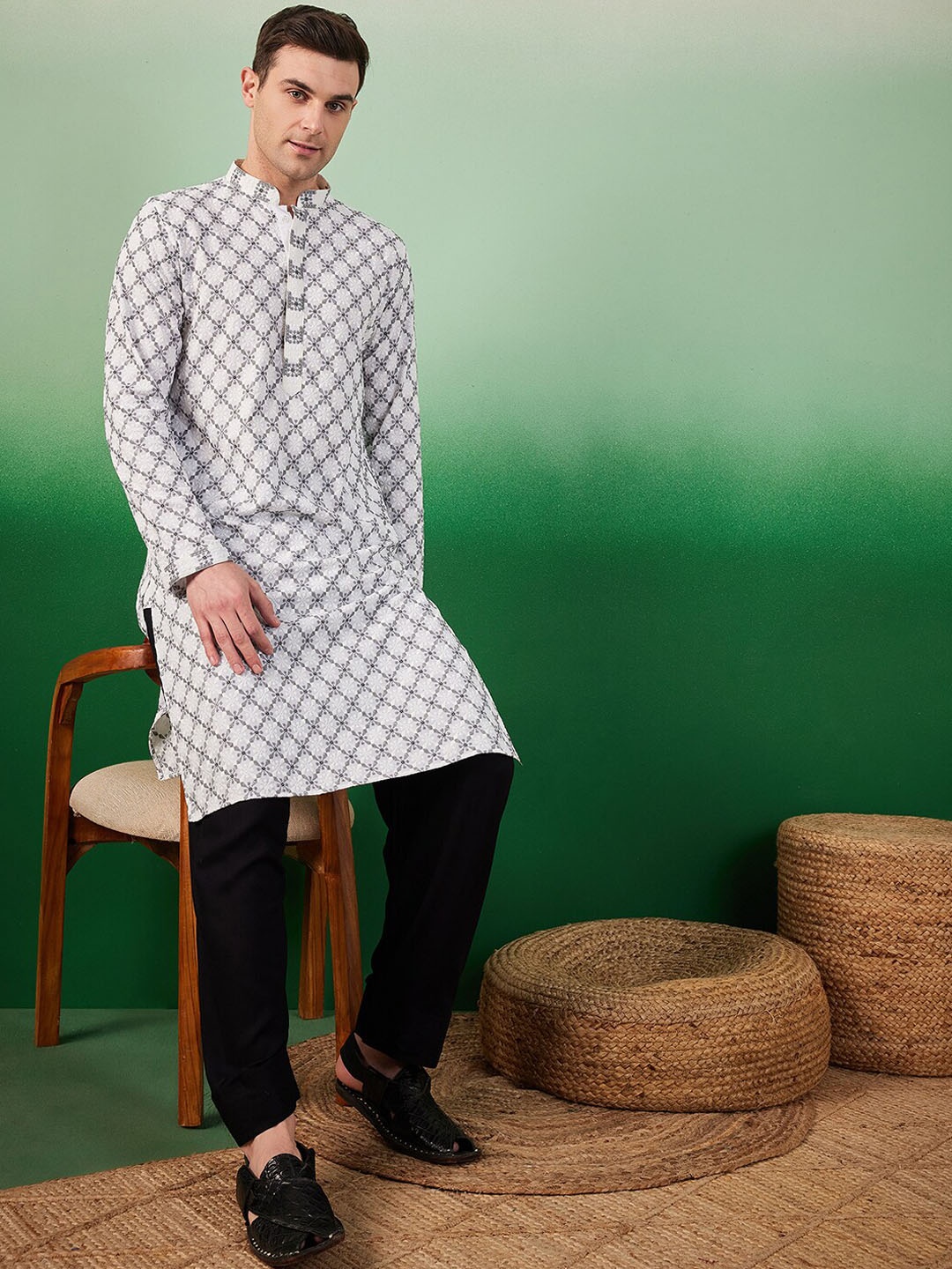 

Sangria Ethnic Motifs Embroidered Chikankari Mandarin Collar Pure Cotton Straight Kurta, Off white