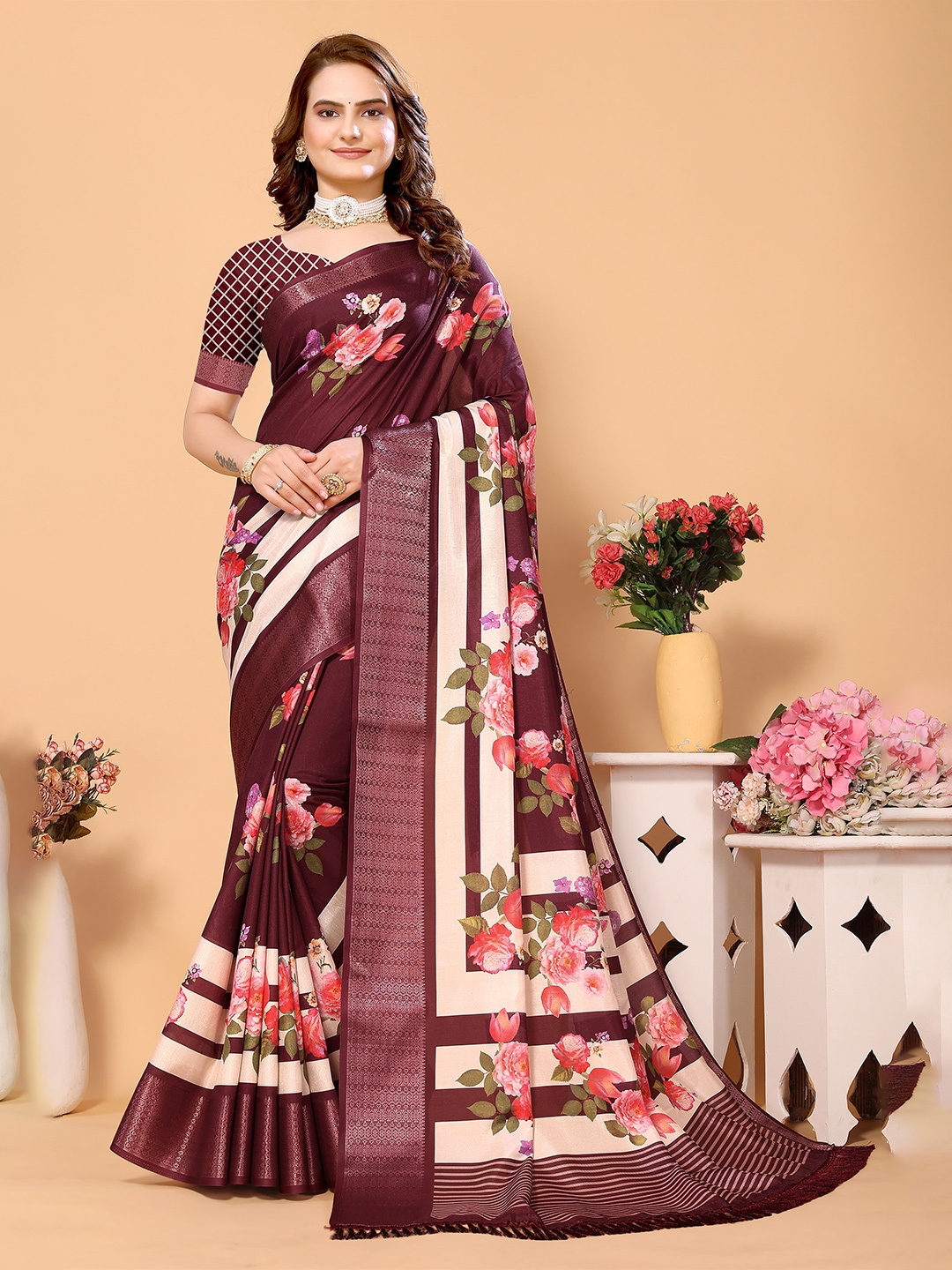 

ARYZE Floral Printed Woven Design Zari Saree, Magenta