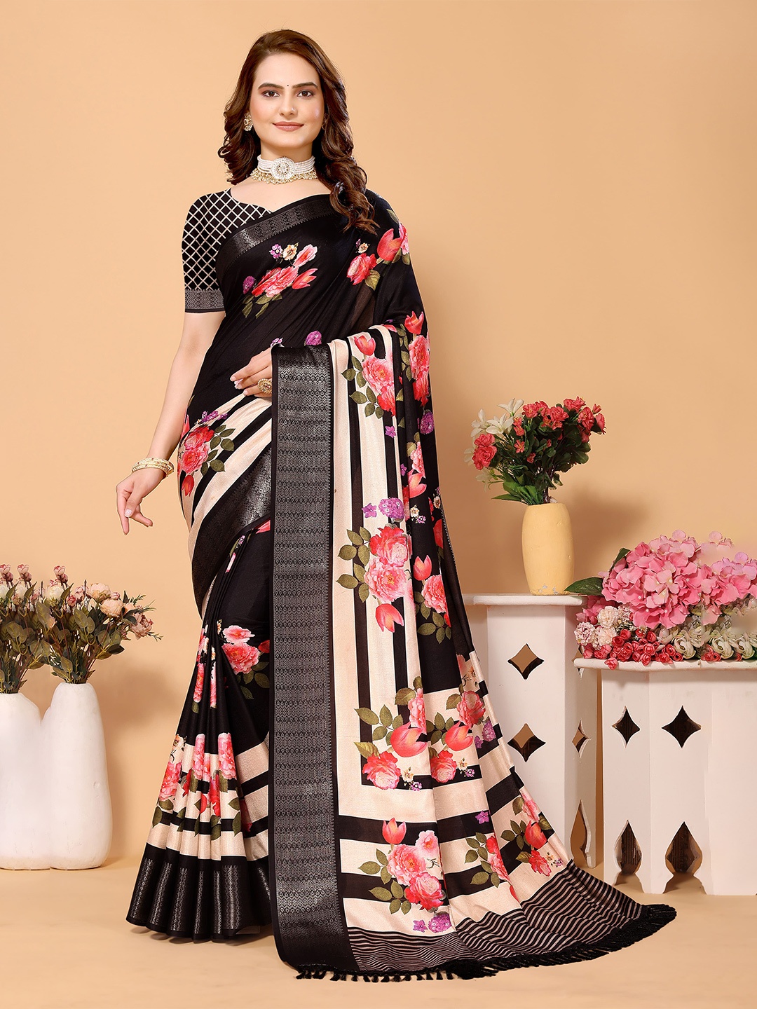 

ARYZE Floral Printed Woven Design Zari Saree, Black