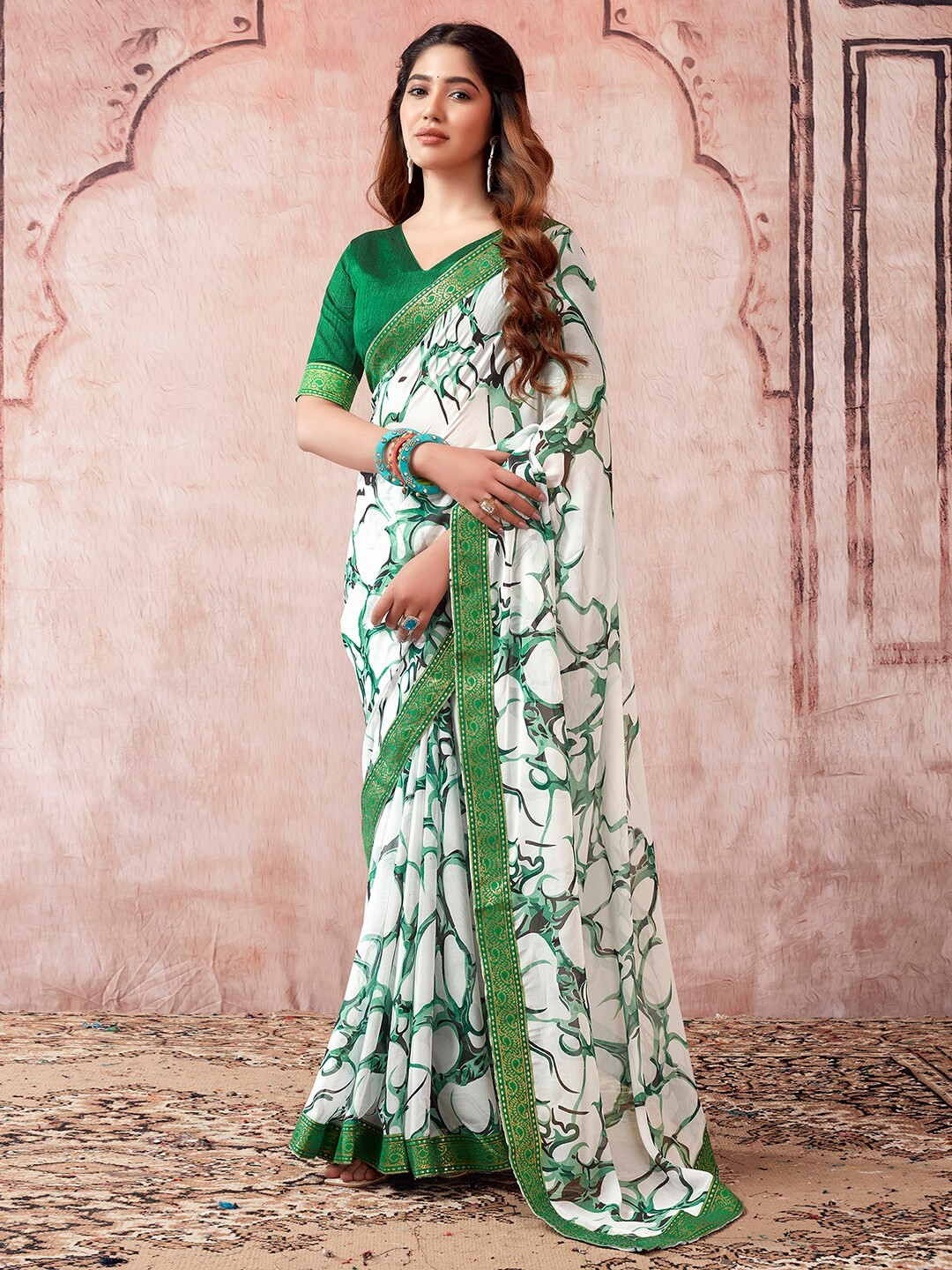 

KALINI Abstract Printed Zari Sungudi Saree, White