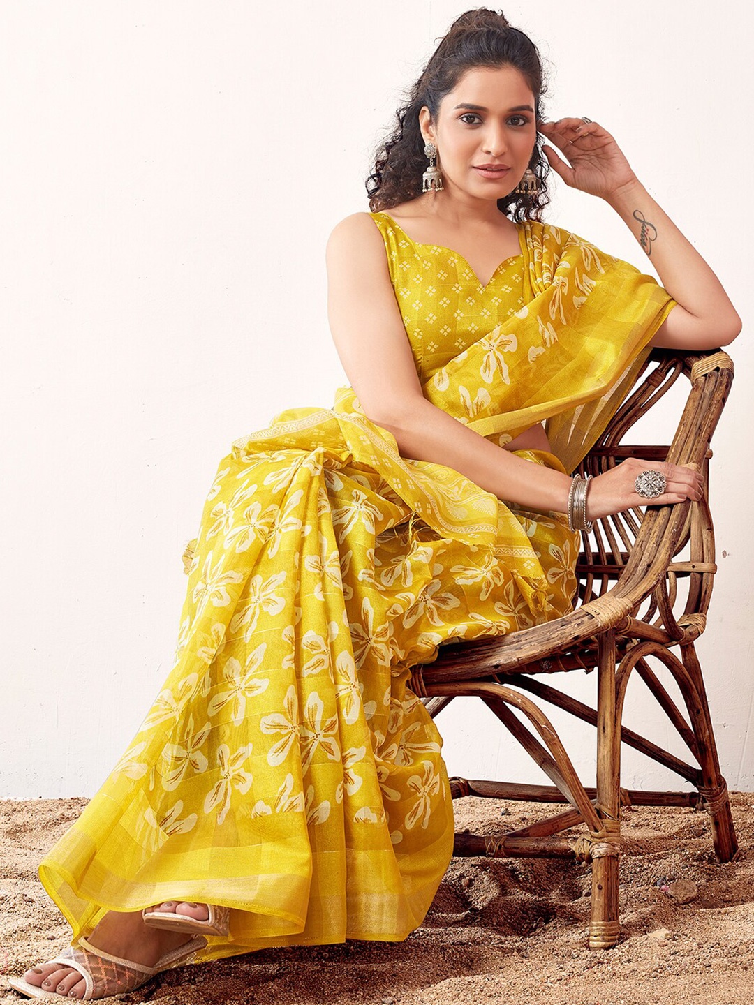 

KALINI Floral Printed Saree, Yellow