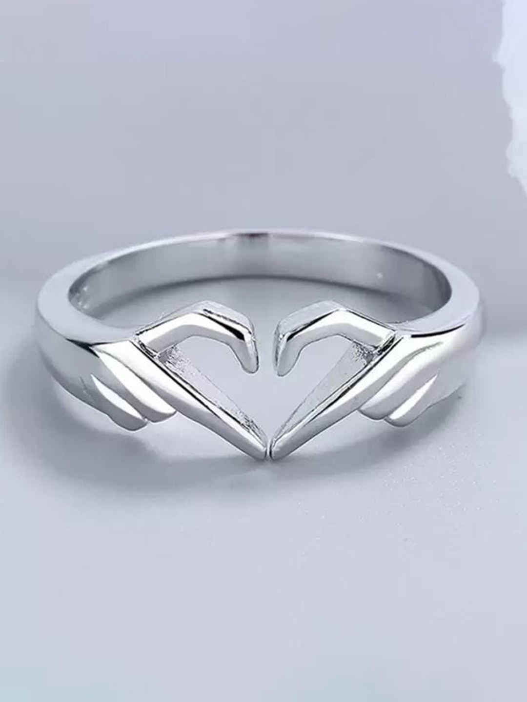 

The Pari Silver Plated Finger Ring