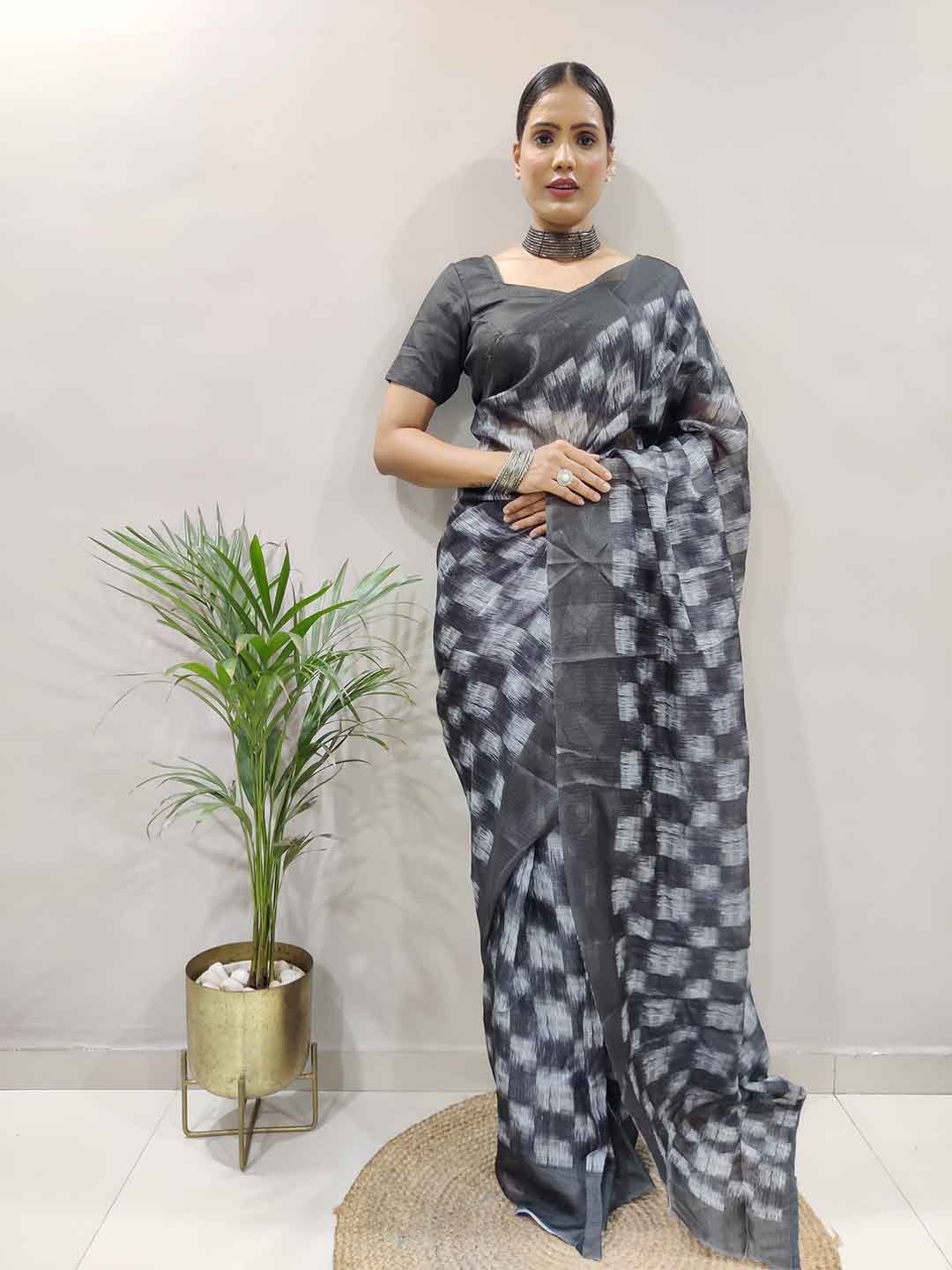 

TEEYA CREATION Checked Woven Design Ready To Wear Saree, Black