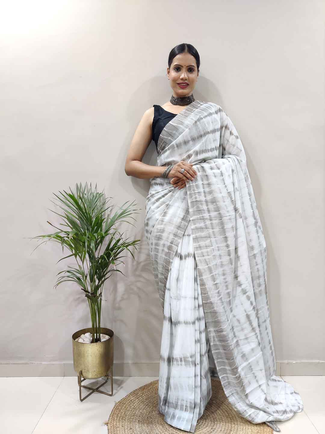 

TEEYA CREATION Shibori Dyed Saree, Grey
