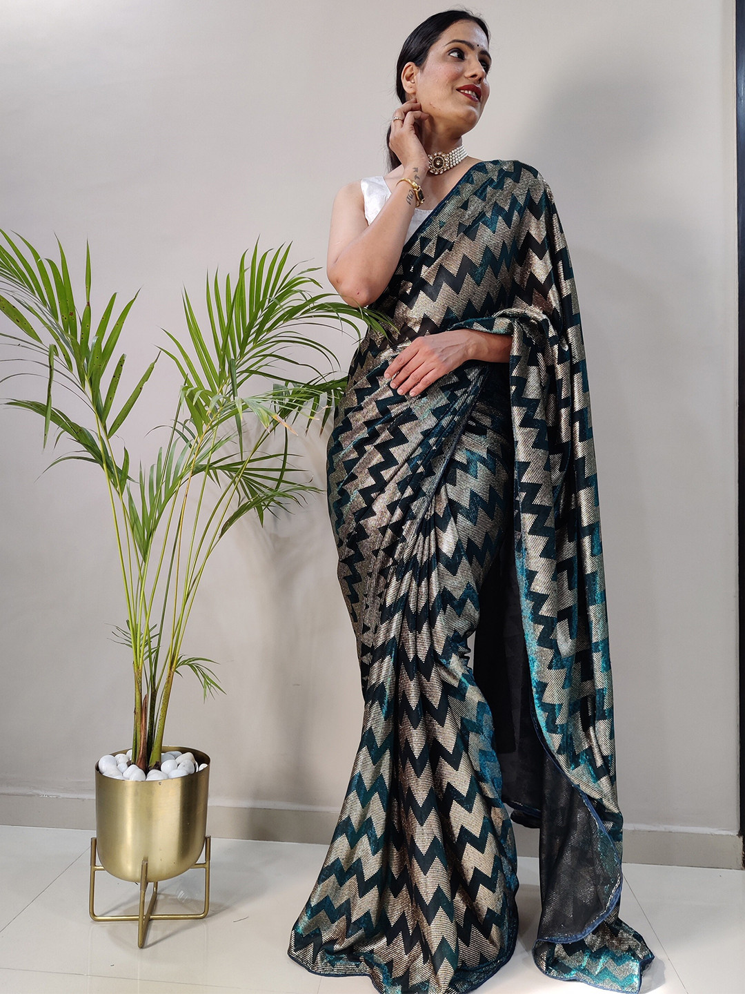 

TEEYA CREATION Geometric Woven Design Net Saree, Teal