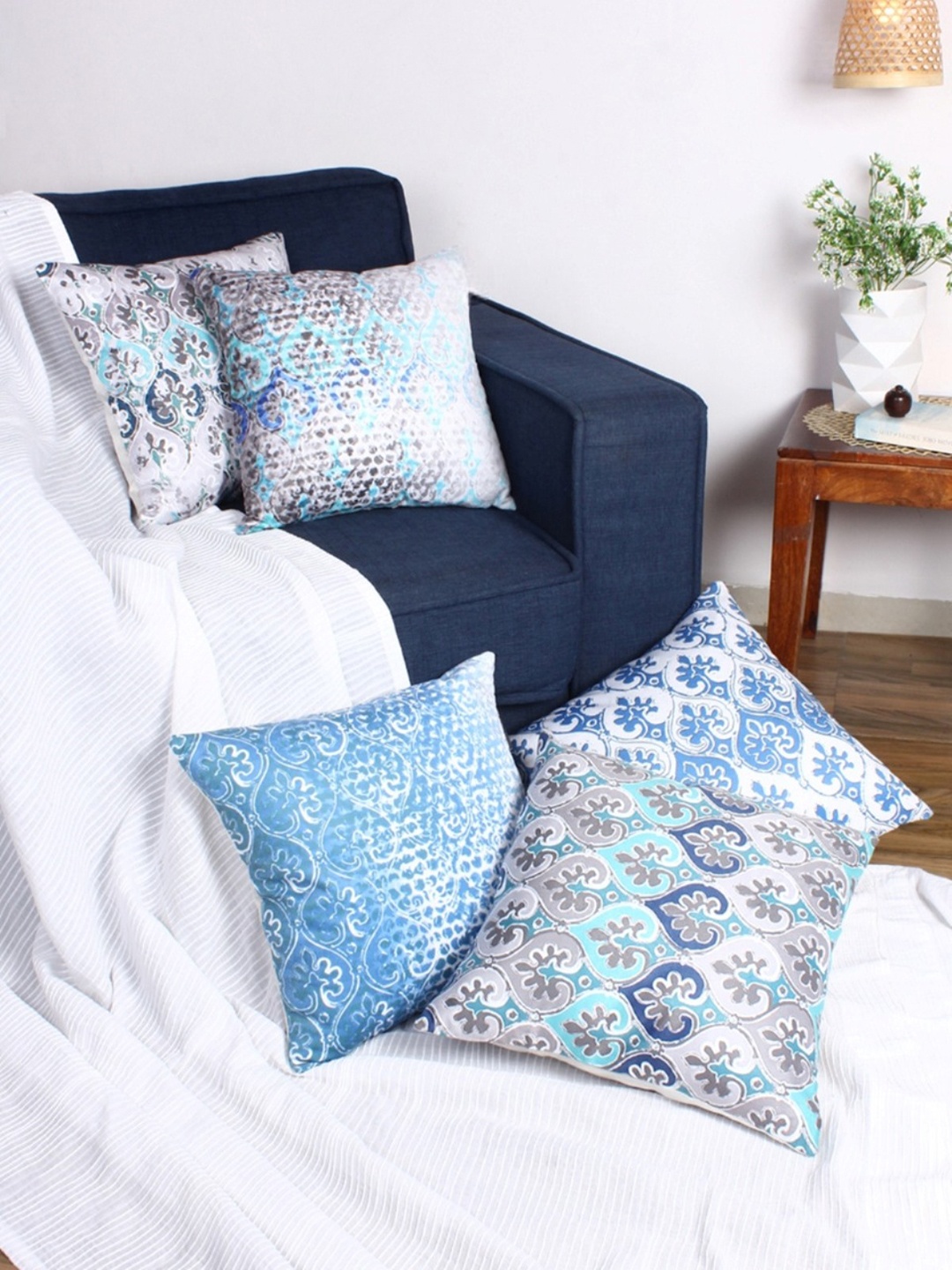 

Aura Blue & Green 5 Pieces Ethnic Motifs Velvet Square Cushion Covers