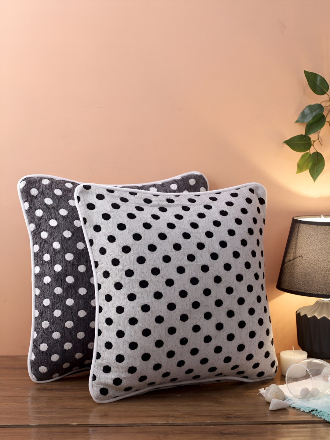 

Aura White & Grey 2 Pieces Geometric Square Cushion Covers