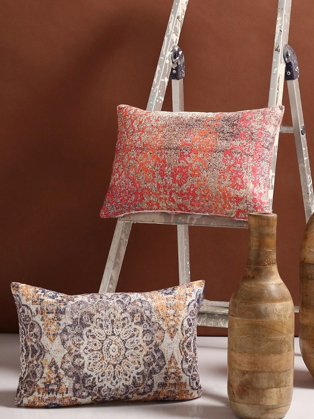

Aura Red & White 2 Pieces Ethnic Motifs Square Cushion Covers