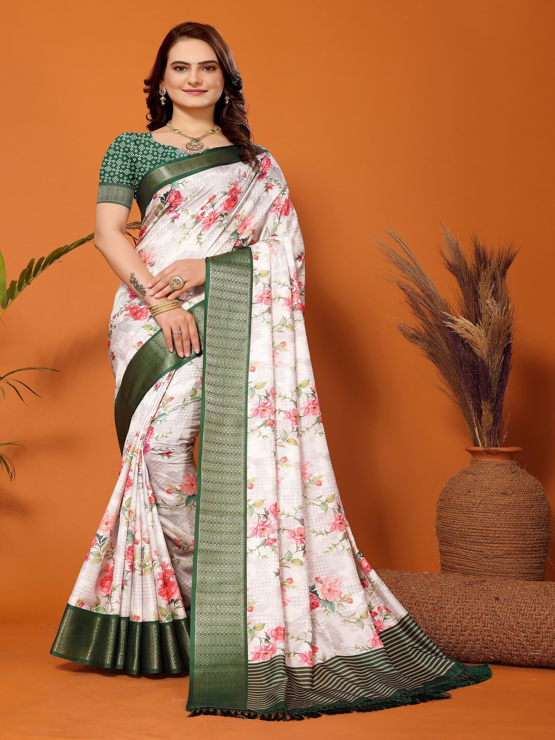

ARYZE Floral Printed Woven Design Zari Saree, Green