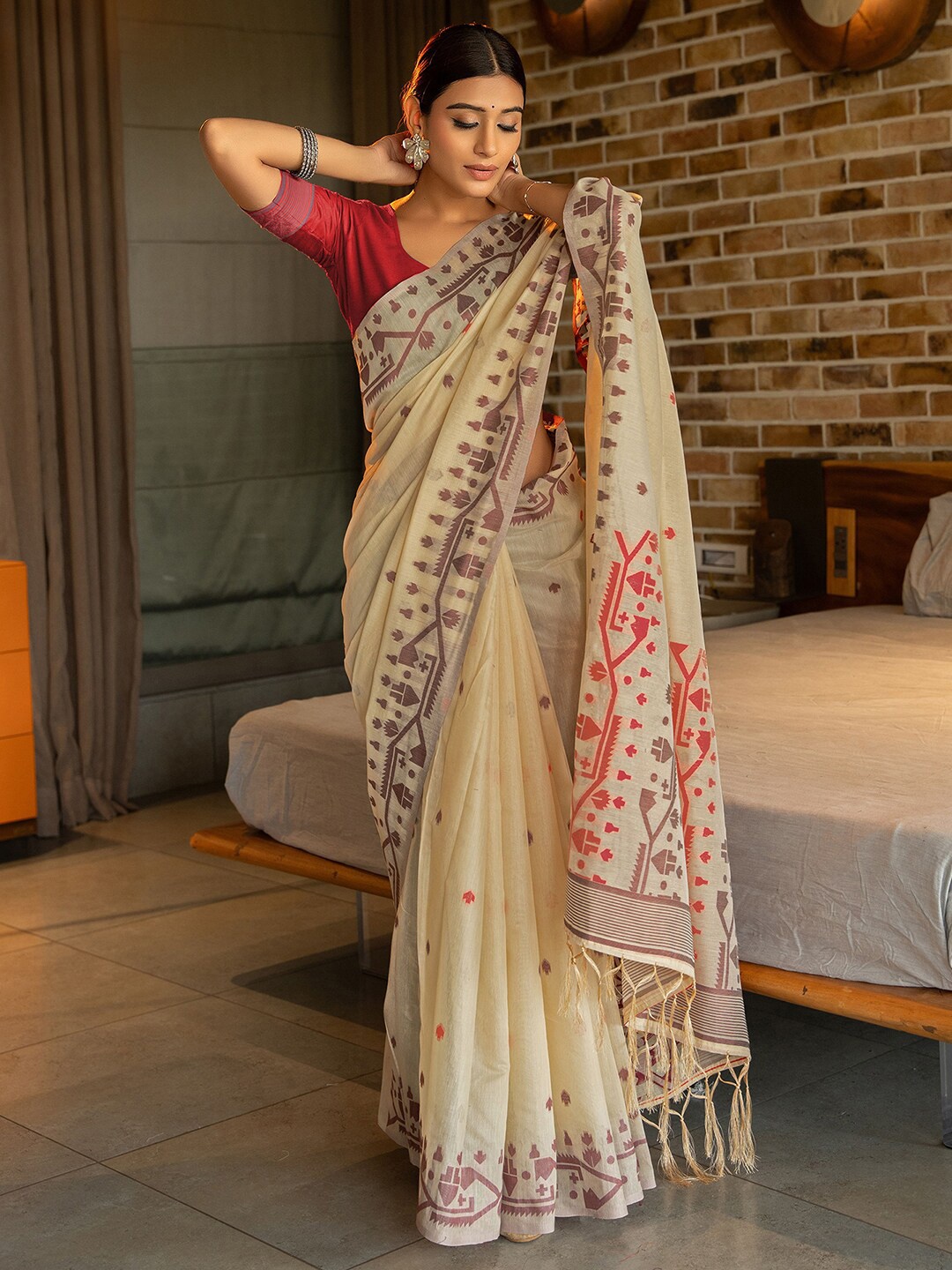 

Satrani Beige Ethnic Motifs Woven Design Banarasi Saree