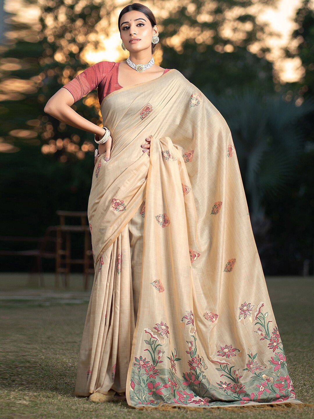 

Satrani Beige Flor Woven Design Banarasi Saree