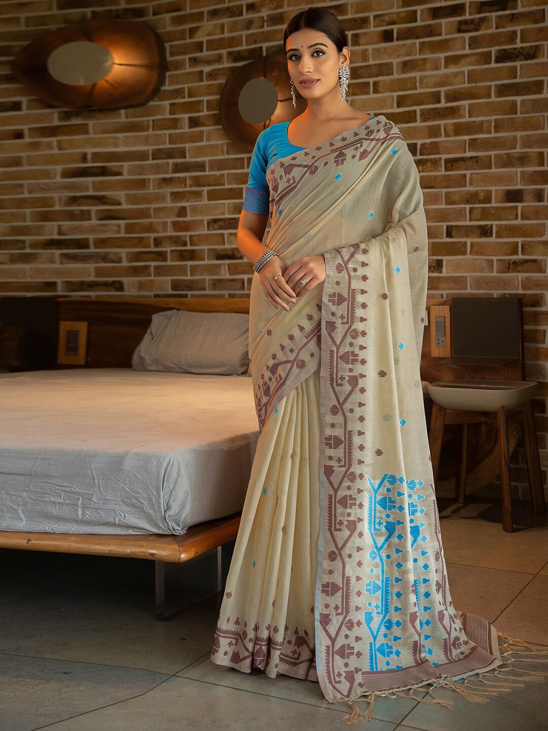 

Satrani Beige Ethnic Motifs Woven Design Banarasi Saree