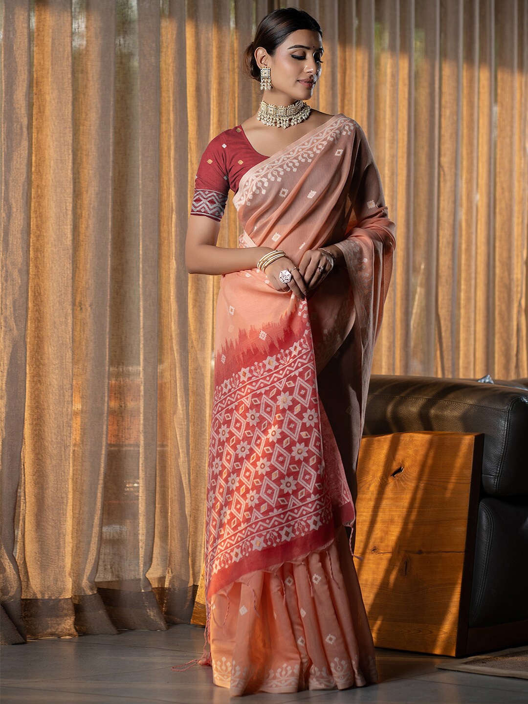 

Satrani Peach Geometric Woven Design Jamdani Saree