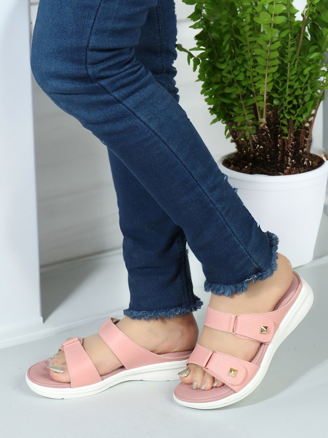 

Carlton London Women Lightweight Open Toe Flats, Pink