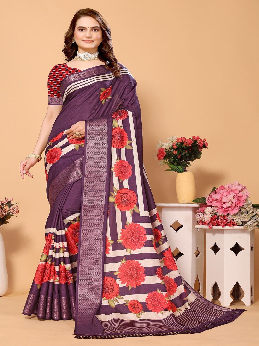 

ARYZE Floral Printed Zari Detailed Saree, Purple