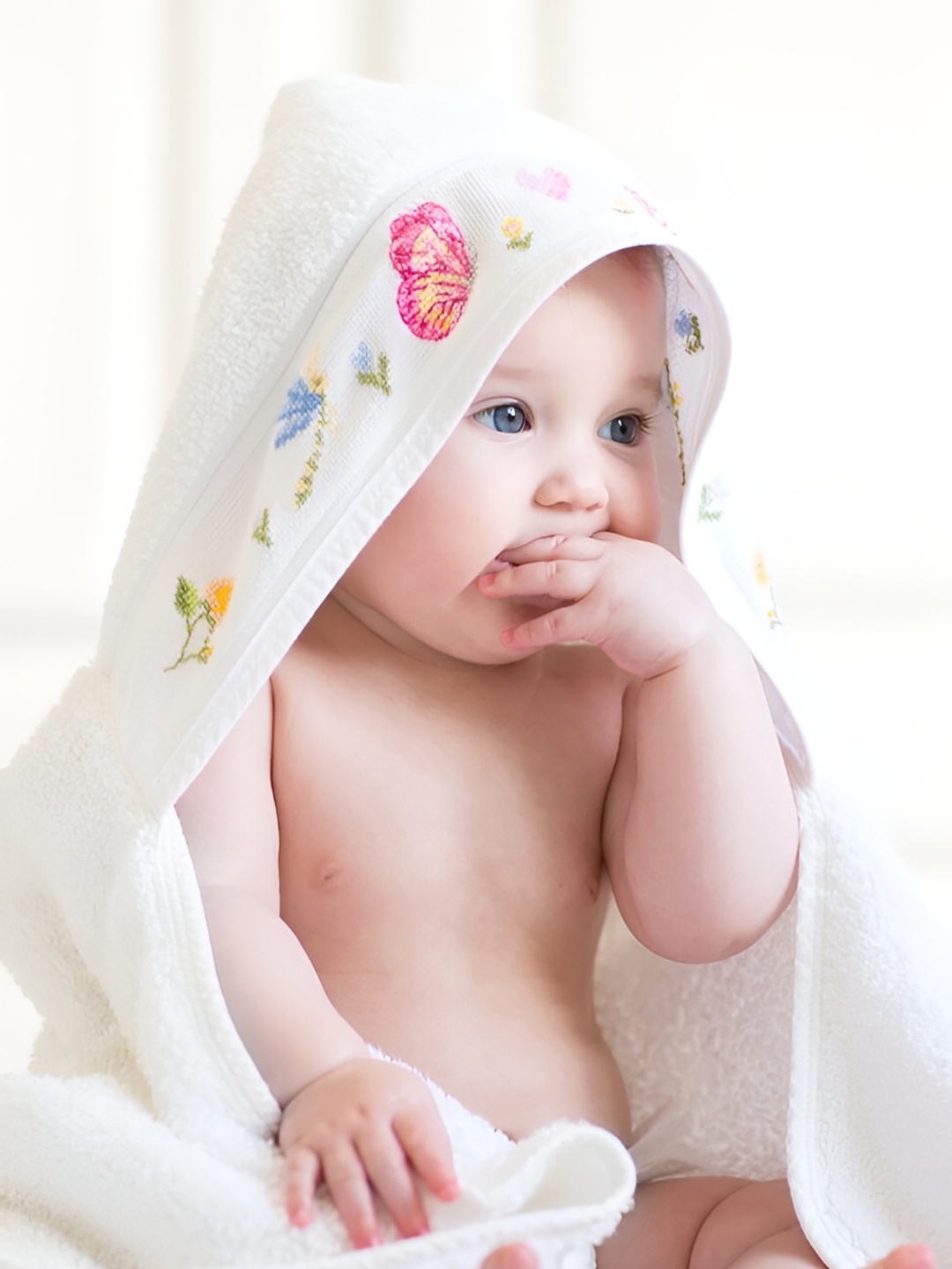 

PnF Beige & White Cute Baby Wall Stickers