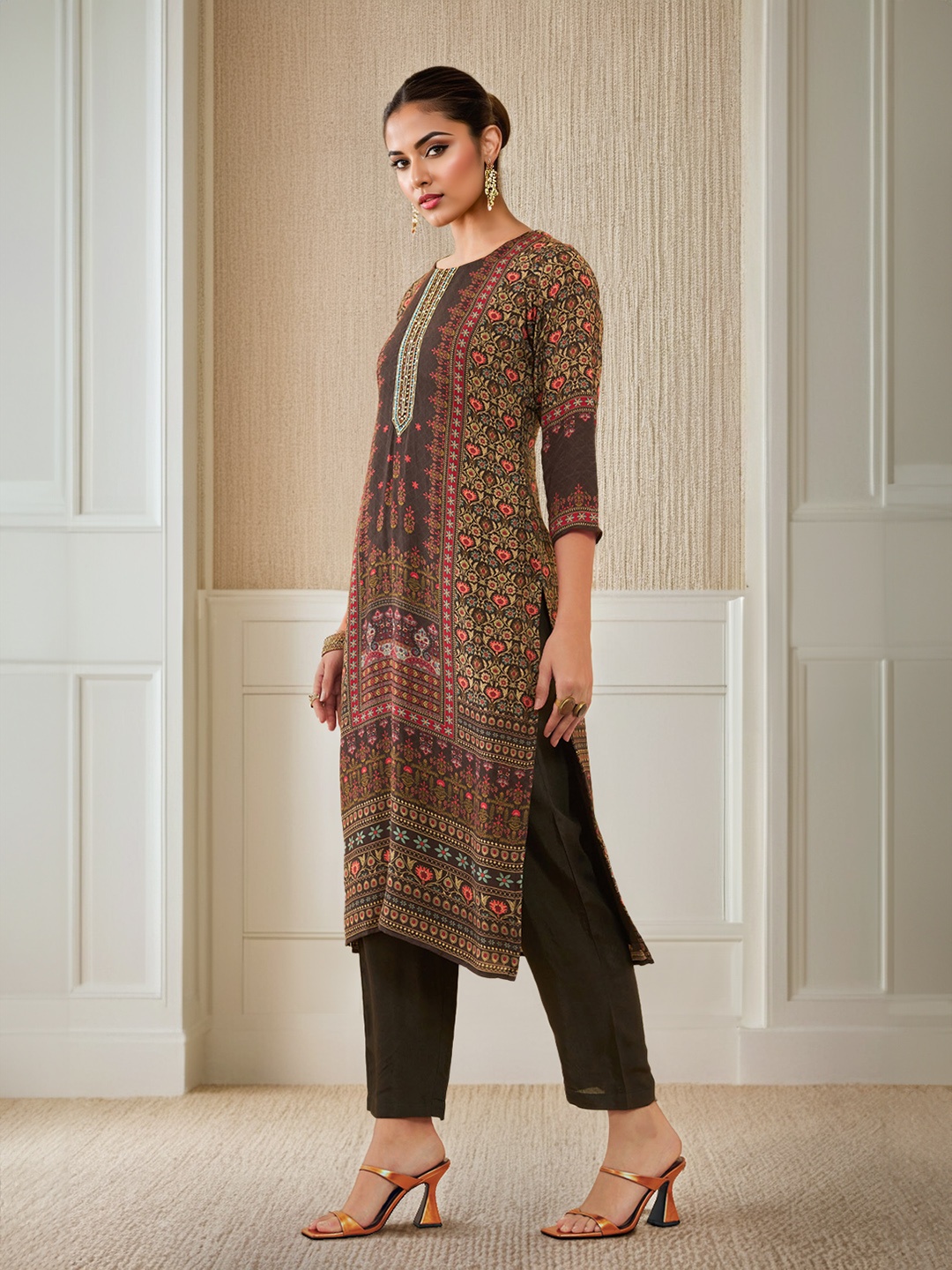 

Soch Floral Printed Regular Kurta with Trousers, Charcoal