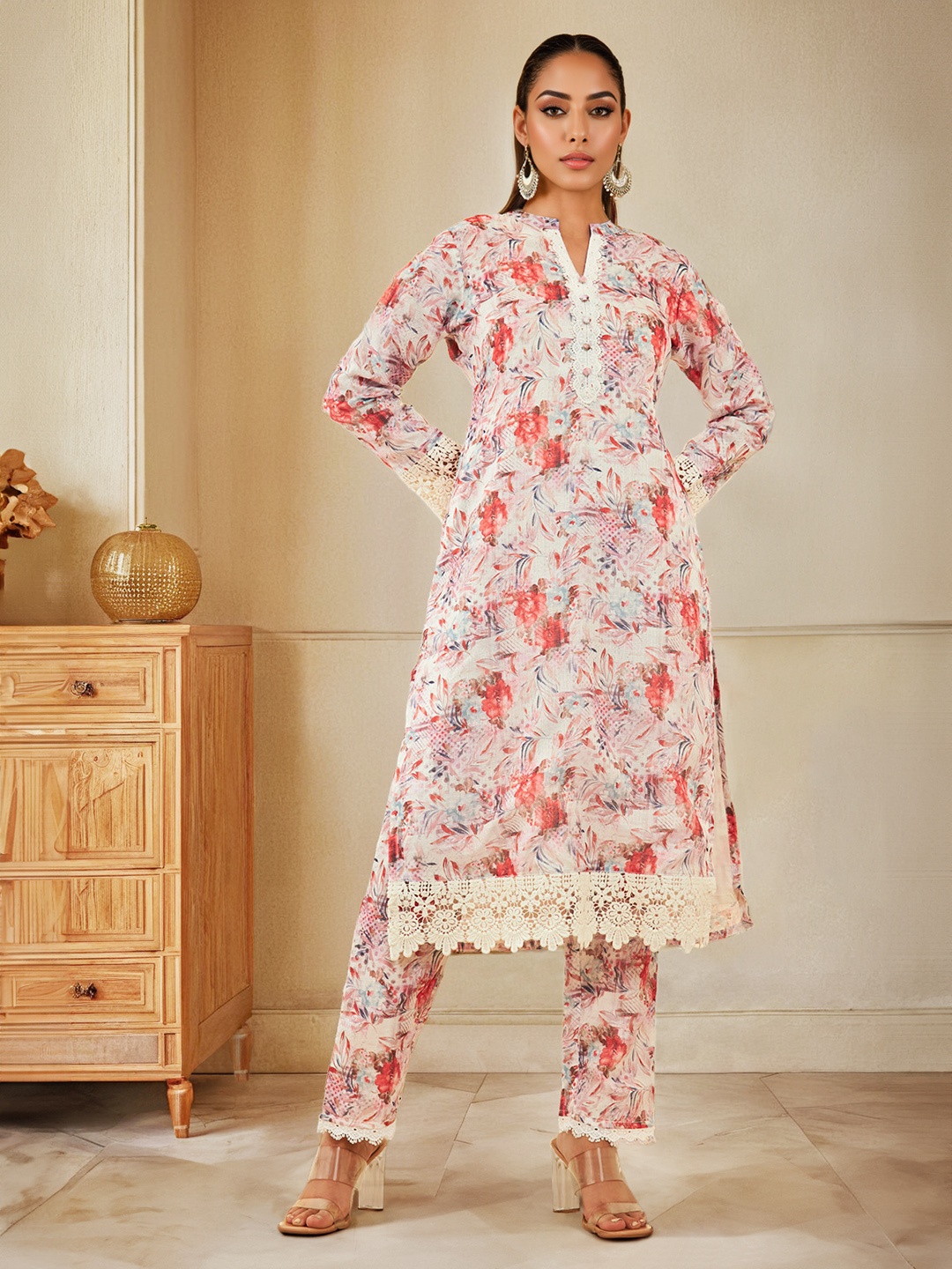

Soch Floral Printed Mandarin Collar Three-Quarter Sleeves Kurta with Trousers, Red