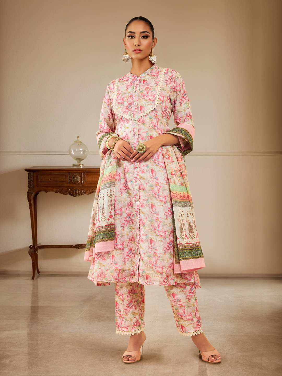 

Soch Floral Printed Mandarin Collar Three-Quarter Sleeves Kurta Set, Pink