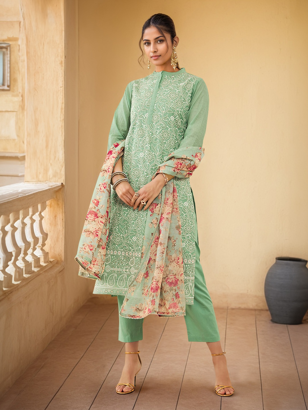 

Soch Floral Embroidered Mandarin Collar Three-Quarter Sleeves Chanderi Silk Kurta Set, Sea green