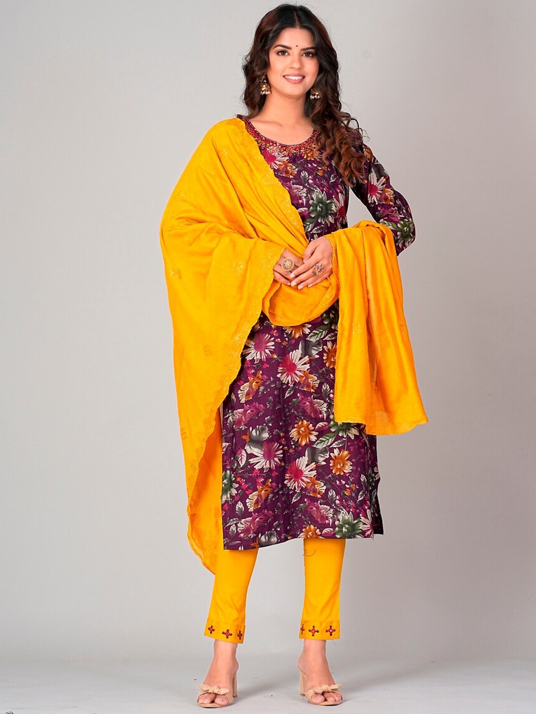 

DARIAN Floral Printed Regular Kurta with Trousers & Dupatta, Maroon
