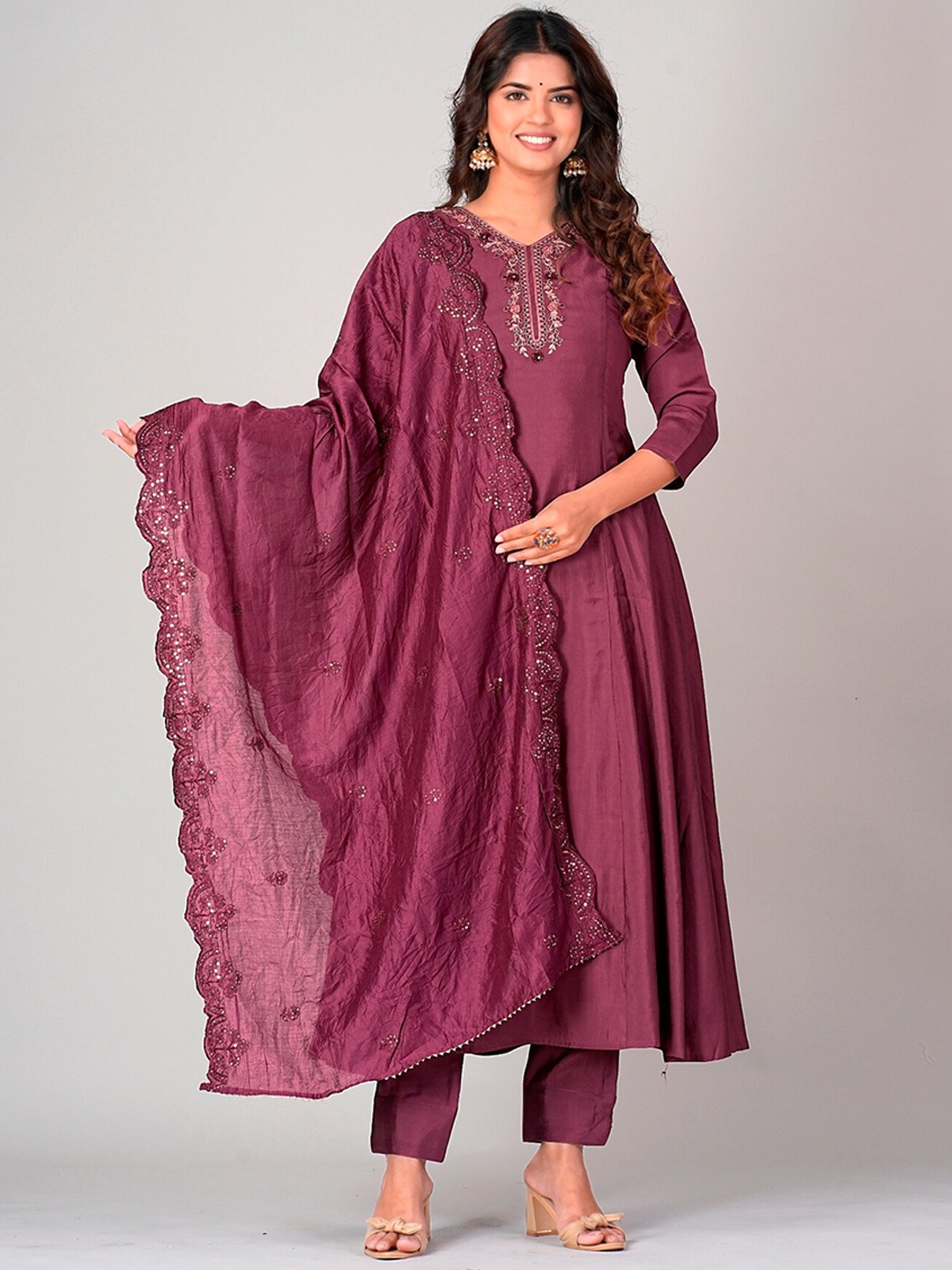

DARIAN Embroidered Regular Thread Work Kurta with Trousers & Dupatta, Maroon