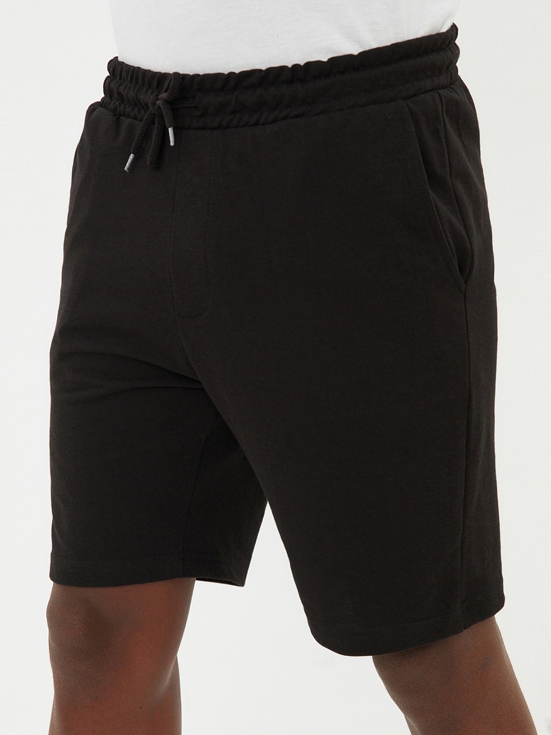 

Trendyol Men Mid-Rise Shorts, Black
