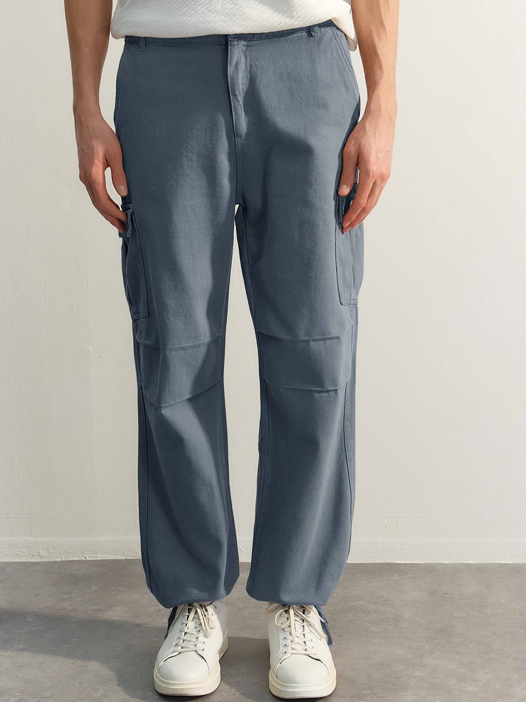 

Trendyol Men Mid-Rise Parachute Trousers, Grey